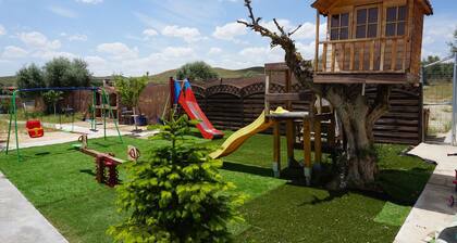 Cuchifarm accommodation near Warner Bros.