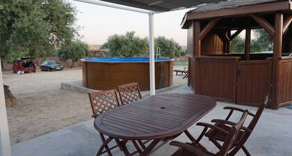 Cuchifarm accommodation near Warner Bros.