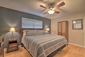 5 bedrooms, WiFi, bed sheets - Family Home on Bellows Lake, with new pool. 6505 Walton Way (Tampa)