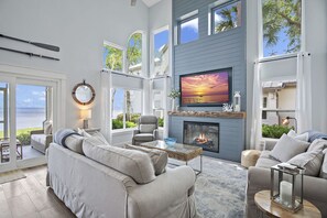 Smart TV, fireplace