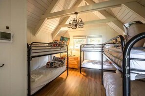 5 dormitorios, tabla de planchar con plancha, wifi y ropa de cama