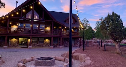 Family Reunion Lodge Sleeps 22 with Pickleball, Ziplines, Firepit+ 90 min to SLC