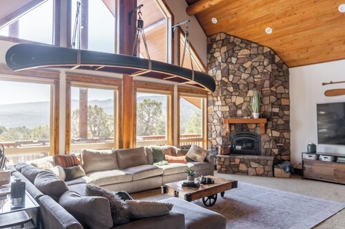 Family Reunion Lodge Sleeps 22 with Pickleball, Ziplines, Firepit+ 90 min to SLC