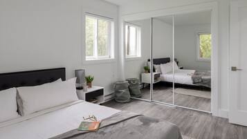 1 slaapkamer, een strijkplank/strijkijzer, wifi, beddengoed