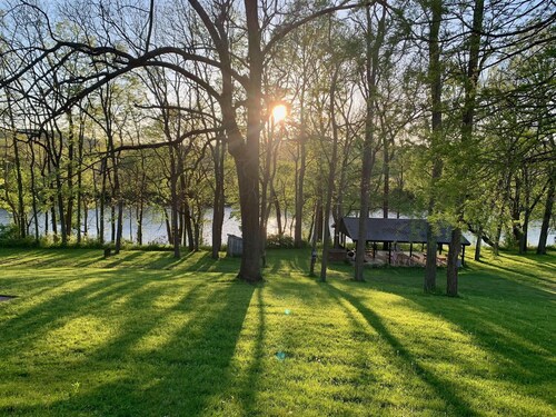 Whitewater River House - Two private riverside suites, beach access