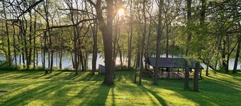 Whitewater River House - Two private riverside suites, beach access