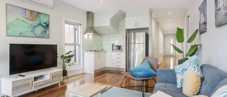 暖炉、Netflix、ストリーミングサービス