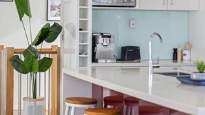 Fridge, microwave, oven, dishwasher - TRINITY BEACH HOUSE Rosebud (ROSEBUD)