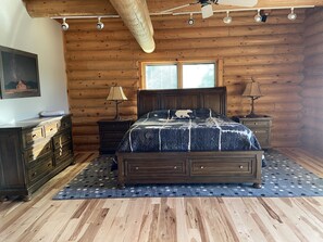 4 Schlafzimmer, Schreibtisch, Bügeleisen/Bügelbrett, Reisekinderbett