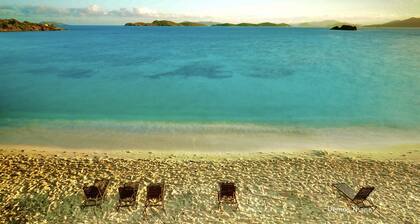 Sail Away II-WOW Beachfront to Paradise and Remodeled. GENERATOR on property..