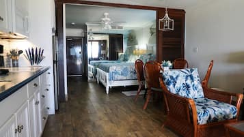 1 sovrum, värdeförvaringsskåp på rummet och strykjärn/strykbräda