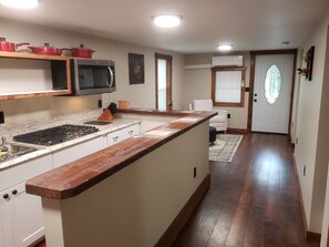 Refrigerador, microondas, horno y parrilla de estufa 