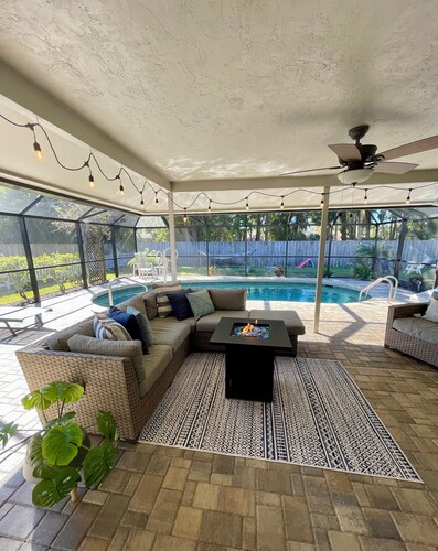 HEATED pool, bike to Siesta, quiet street, 1 MILE to SK beach, kayaks & bikes