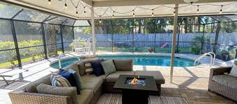 HEATED pool, bike to Siesta, quiet street, 1 MILE to SK beach, kayaks & bikes