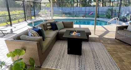 HEATED pool, bike to Siesta, quiet street, 1 MILE to SK beach, kayaks & bikes