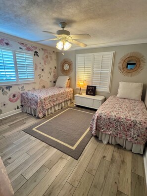 3 habitaciones, escritorio, tabla de planchar con plancha y wifi 
