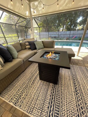 Terrace/patio - HEATED pool, bike to Siesta, quiet street, 1 MILE to SK beach, kayaks & bikes (Sarasota)