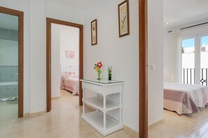 2 bedrooms, iron/ironing board, free WiFi, bed sheets - Apartment “Juan 2” close to the Beach with Sea View, Air Conditioning & Terrace (Conil de la Frontera)