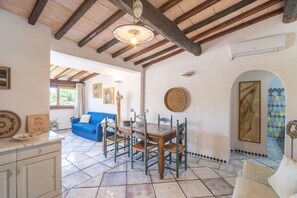 Interior - Villa Ginepro with Private Pool, Sea View, 2 Terraces, Wi-Fi & Air Conditioning (San Teodoro)