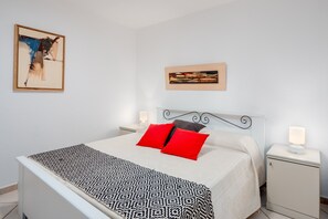 3 bedrooms, iron/ironing board, free WiFi