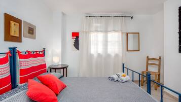 3 bedrooms, iron/ironing board, WiFi (free)