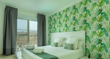 Appartement "Happy Dreamer" avec grande piscine, vue sur les montagnes et Wi-Fi