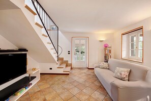 TV, fireplace - Holiday Home “Rustico Alle Fornare” with Lake and Mountain View (Torri del Benaco)