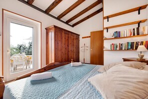 2 slaapkamers, een strijkplank/strijkijzer, gratis wifi, beddengoed