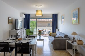 Smart TV, books, offices