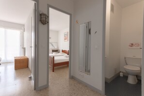 2 slaapkamers, een kluis op de kamer, een strijkplank/strijkijzer