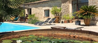 Magnificent dry-stone farmhouse with infinity pool in absolute calm