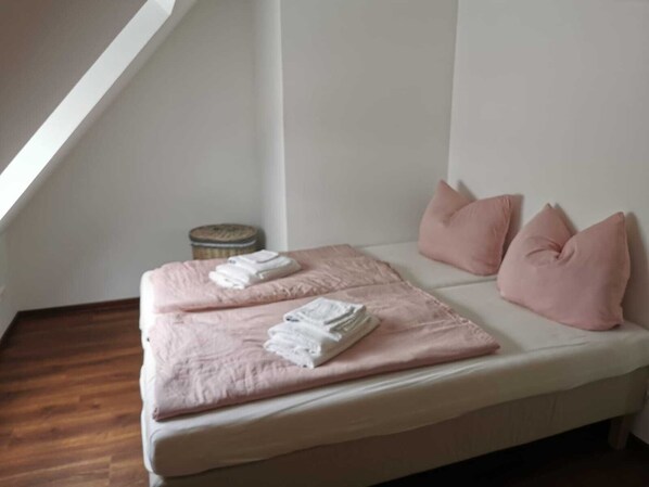 2 bedrooms, WiFi, bed sheets