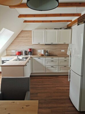 Kühlschrank, Ofen, Herdplatte, Geschirrspüler