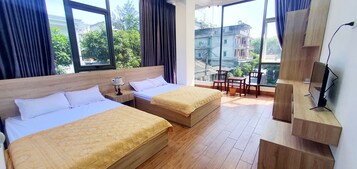 Minibar, escritorio, cortinas blackout y wifi gratis 