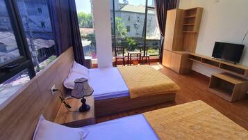 Phòng đôi Tiêu chuẩn | 1 phòng ngủ, minibar, bàn, màn/rèm cản sáng