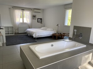 4 Schlafzimmer, Bügeleisen/Bügelbrett, kostenloses WLAN, Bettwäsche