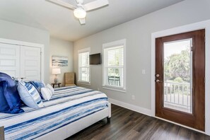 3 bedrooms, iron/ironing board, WiFi, bed sheets - Tastefully Decorated |Fenced Yard |Fire Pit |Parking |Edge of Downtown Pensacola|10 Min to N.A.S. (Pensacola)