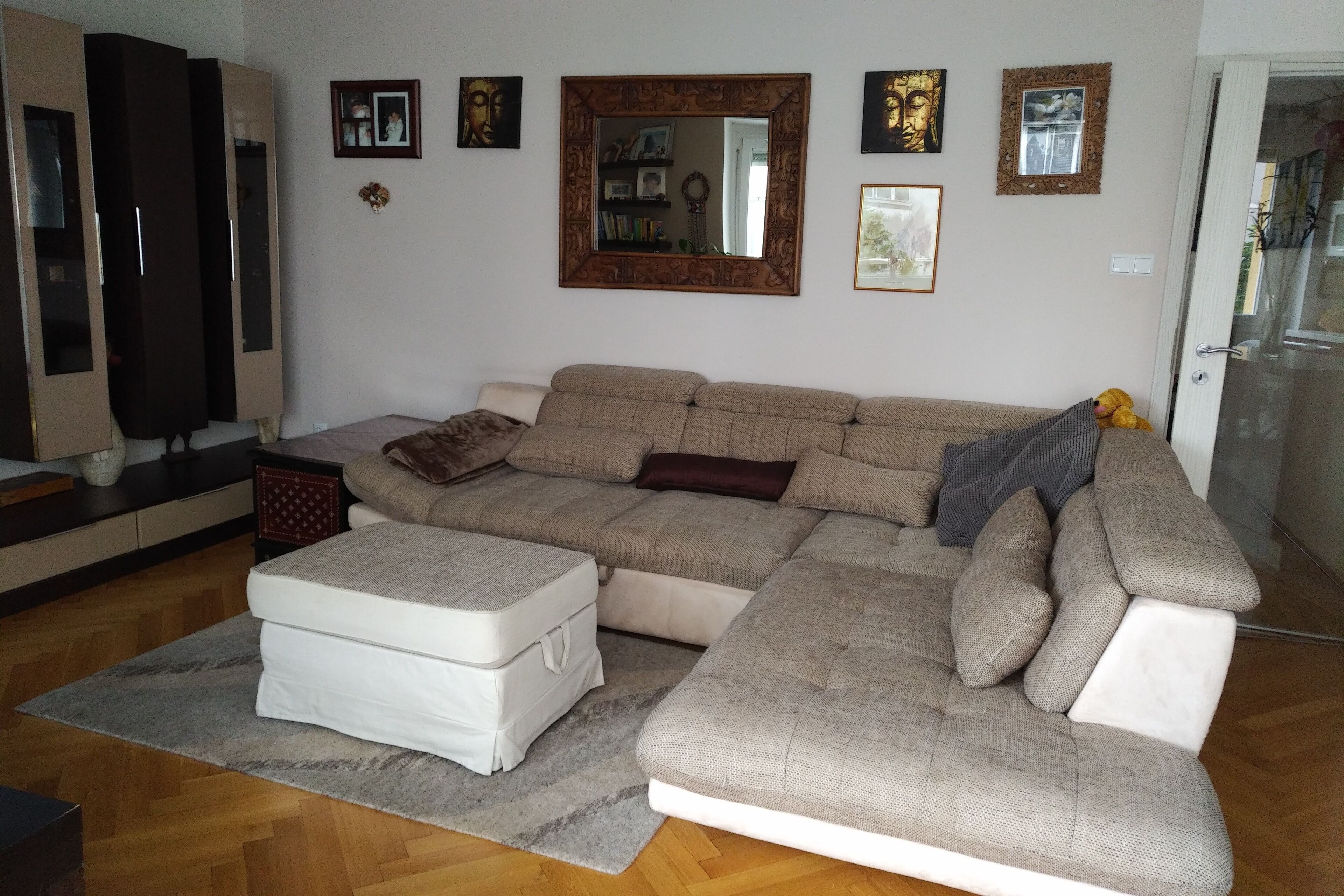 Televisión, videojuegos, reproductor de DVD y futbolito 