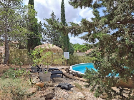 Outdoor pool. Chalet and pool 4 persons in the Corbieres, large garden
