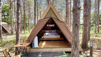 Tienda de campaña panorámica, vista a la montaña (Sincap) | Ropa de cama de alta calidad, escritorio y cortinas blackout