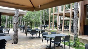 Breakfast, lunch and dinner served