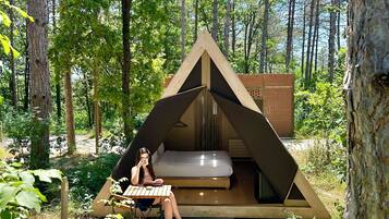 Club Tent, Courtyard View (Sincap) | Premium bedding, desk, blackout drapes, free WiFi