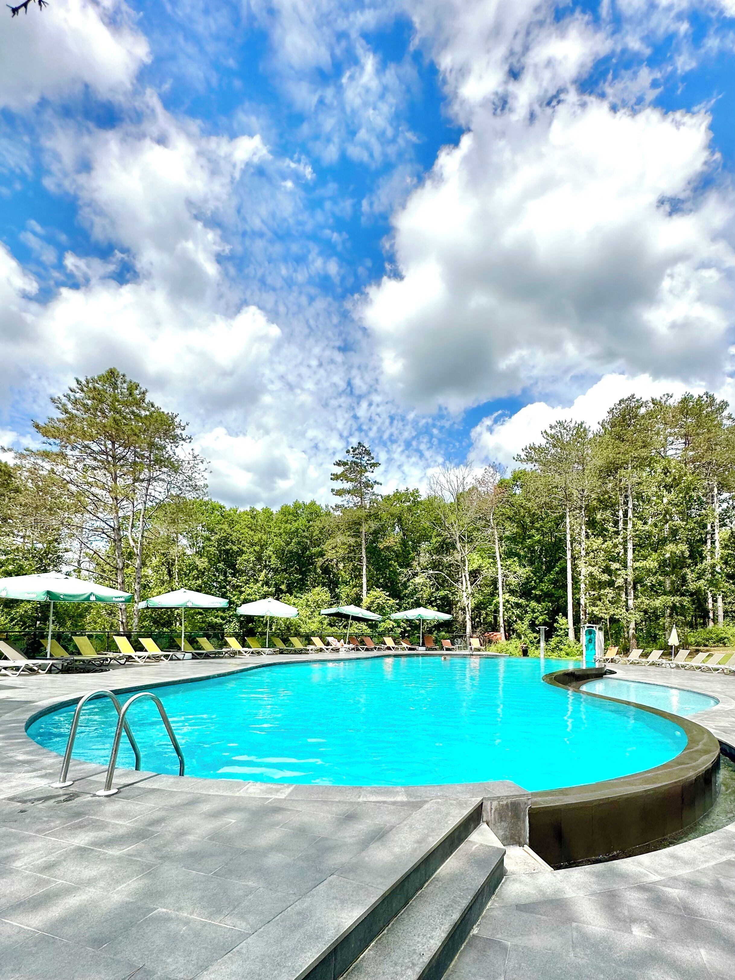 Sesongbasert utendørsbasseng