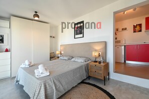 3 habitaciones, tabla de planchar con plancha, wifi y ropa de cama