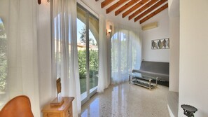 TV, fireplace - Great villa with private pool and all amenities in Denia Galeretes BL (Denia)