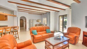 TV, fireplace - Great villa with private pool and all amenities in Denia Galeretes BL (Denia)