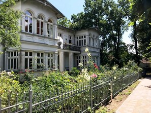 Unclassified image, 4 of 27, button - Holiday apartment Rudolph - Villa Gertrud *** approx. 10 minutes walk to the Baltic Sea beach *** (Zinnowitz)