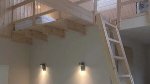 A room with a bunk bed, a ladder, and two wall-mounted lights. - Semi-detached house FeWo 1 - holiday homes Ohlenbusch (Worpswede)