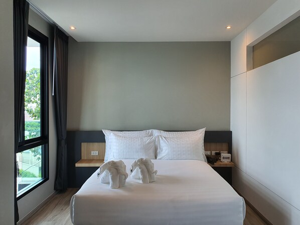 Deluxe-huone (Queen Bed) | Minibaari, yksilöllisesti kalustettu, työpöytä