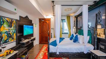 Lúxusherbergi með tvíbreiðu rúmi - 1 stórt tvíbreitt rúm | Rúmföt af bestu gerð, míníbar, öryggishólf í herbergi, sérvalin húsgögn